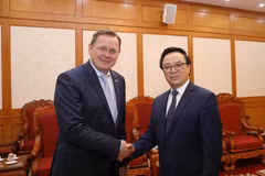 越共中央对外部部长黄平君会见德国图林根州州长拉梅劳