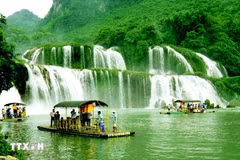 越中板约（德天）瀑布跨境旅游合作区正式运营