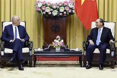 越南国家主席阮春福会见希腊外长尼科斯