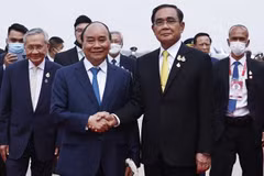 越南国家主席阮春福抵达曼谷 开始访问泰国和出席APEC第29次领导人会议之行