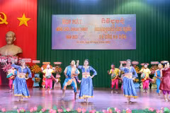 茶荣省举行高棉族传统新年见面会