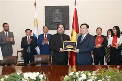 国会主席王廷惠会见乌拉圭首都蒙得维的亚市代市长