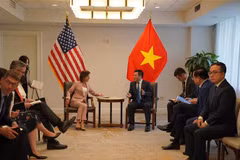 越南工贸部长阮鸿延会见美国商务部长雷蒙多