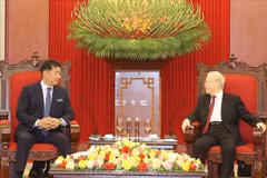 阮富仲总书记会见蒙古国总统乌赫那·呼日勒苏赫