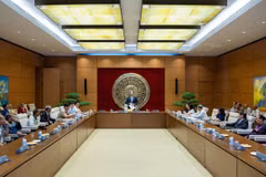 加强对革命功臣的政策、法律和优惠制度执行情况的监督