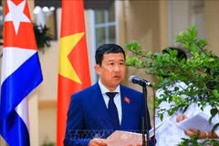 菲德尔·卡斯特罗总司令首次访越50周年：纪念典礼暨图片展在河内举行