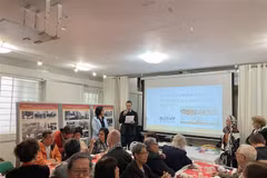 《巴黎协定》签署50周年：旅法越南人协会举办见面会和资料图片展 