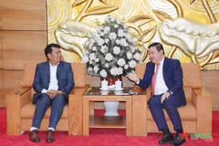 5月20日，越南友好组织联合会（VUFO）副主席阮玉雄会见尼泊尔和平与团结理事会（NPSC）主席拉宾德拉·阿迪卡里。图自qdnd.vn