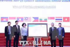 胡志明市国家大学直属百科大学获得东盟大学联盟高等教育级质量保障证书