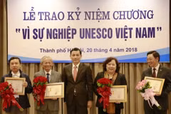 20名河内市民荣获“致力于越南UNESCO 事业”纪念章
