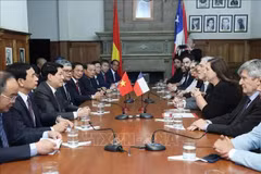 国家主席梁强会见智利社会党主席保利娜·沃达诺维奇。图自越通社