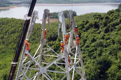 “顶烈日冒大雨” 全力以赴推进500千伏三回输电线路工程如期竣工 