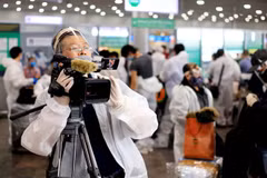 组图：越南革命新闻日 96 周年：越通社记者奔赴一线抗战疫情