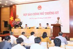 政府例行新闻发布会：解答备受舆论关注的多个问题