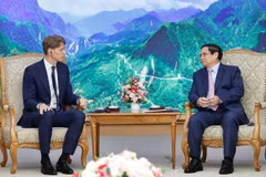 越南政府总理范明政会见丹麦马士基集团董事长罗伯特·马士基。图自越通社