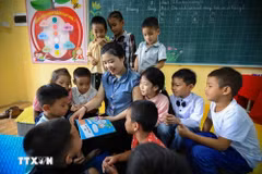 洪灾过后和平省师生聚力共克时艰 保障教育教学质量。图自越通社 