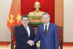 越共中央总书记苏林会见马来西亚国会下议院议长佐哈里。图自越通社