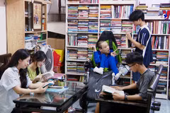 战胜残酷命运 播下美好种子