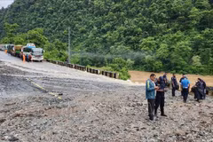 尼泊尔山体滑发生现场。图自越通社