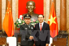 越南国家主席陈大光​（右）与中共中央军委副主席范长龙​ （左）。