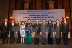 老挝驻越大使馆隆重举办国庆招待会 庆祝老挝成立42周年