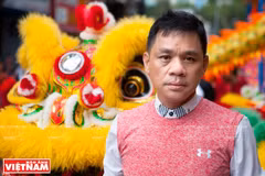 胡志明市衡英堂舞狮团长梁晋衡民间艺术家。