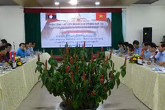 工作会谈全景。（图片来源：quangtri.gov.vn）