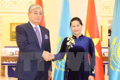 越南国会主席阮氏金银会见哈萨克斯坦议会上院议长卡西姆若马尔特·托卡耶夫