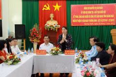 阮氏金银与广义省省委领导举行工作会谈。
