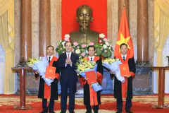 国家主席陈大光正式任命最高人民法院副院长和法官。