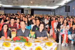 众多旅居澳门的越南人参加见面会 （图片来源：越通社）