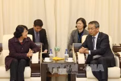 越南国家副主席邓氏玉盛对蒙古国进行正式访问。