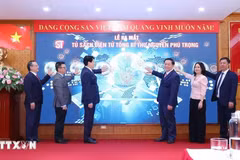 阮富仲总书记电子书柜启用仪式。图自越通社