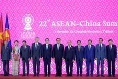 阮春福出席第22次东盟—中国领导人会议
