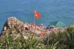 富安省举行新年升旗仪式并迎来首批入境游客