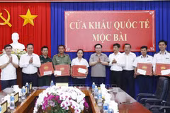 越南国会主席王廷惠赴木排国际口岸调研