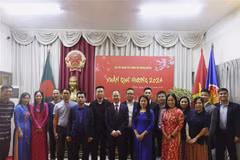  “家乡之春”向孟加拉国友人推广越南传统文化