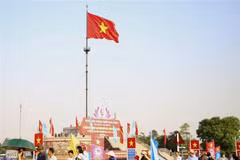 “一统江山”升旗仪式在贤良-滨海两岸举行