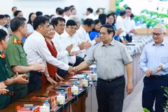 范明政总理走访平阳省。图自越通社
