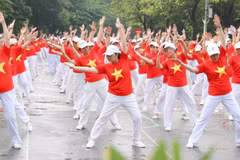 组图: 2000多名老年人参加国际老年人日（10月1日）庆祝活动