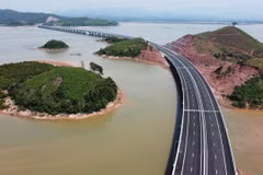 组图：广宁省云屯-芒街高速公路落成投运