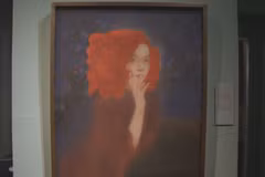 参观90后画家丝绸画展 感受丝绸画精致优雅之美