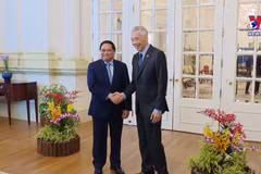 越南政府总理范明政与新加坡总理李显龙举行会谈