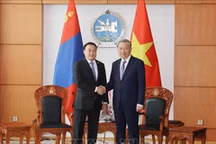 越共中央总书记、国家主席苏林会见蒙古国家大呼拉尔主席。图自越通社