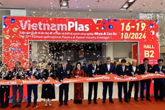 2024年第22届越南国际塑料、橡胶展机械展开幕式。图自越通社