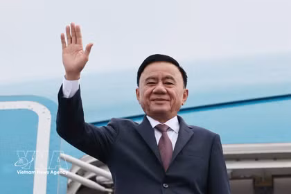  越共中央政治局委员、中央书记处常务书记陈锦秀启程对新加坡进行正式访问。图片来源：越通社