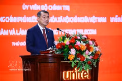 越南政府总理黎明兴前往设在首都万象的越南军队工业—电信集团（Viettel）与老挝亚洲电信公司的合资企业——Star Telecom公司（Unitel）。图自越通社