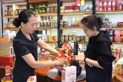 OCOP产品占据年货礼品市场主导地位。图自越通社