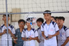 无人机足球（Drone Soccer）科技游乐场气氛热烈。图自越通社