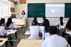 宁平省金榜坊朱文安初中学生的AI应用课时。图自越通社